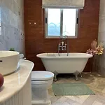 With Views Parking Ac Villa *