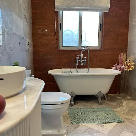 With Views Parking Ac Villa *