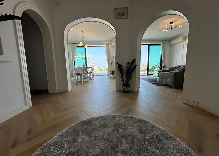 With Views Parking Ac Vilă