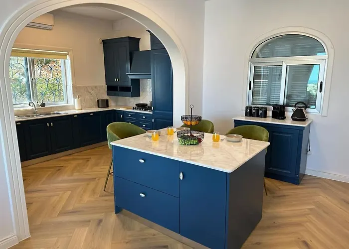 With Views Parking Ac Villa *